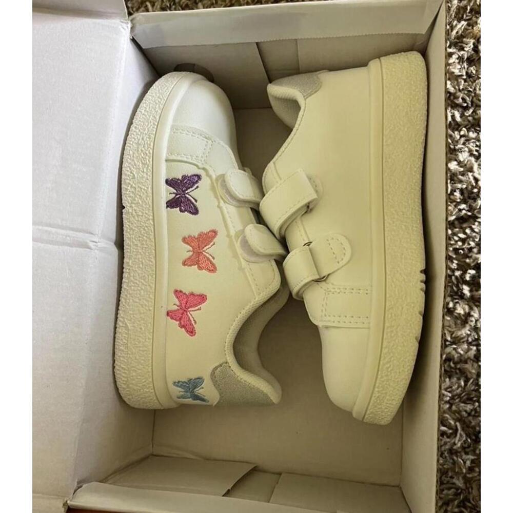 Girl sneakers
